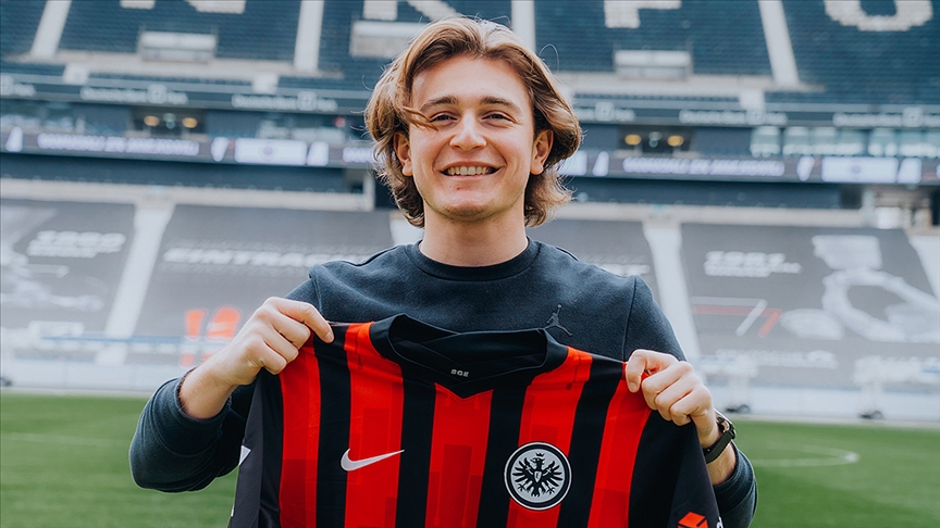 Eintracht Frankfurt oyuncusu Ali Akman: “Maçları hırsla ve istekle bekliyorum”