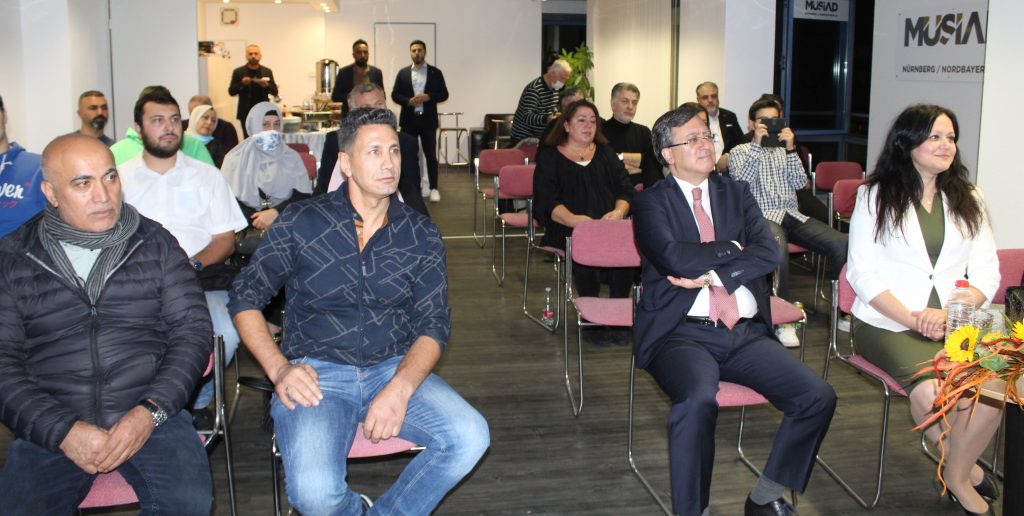 Başkonsolos Serdar Deniz’in “yeni nesil” endişesi: “Melez dil ortaya çıkacak”