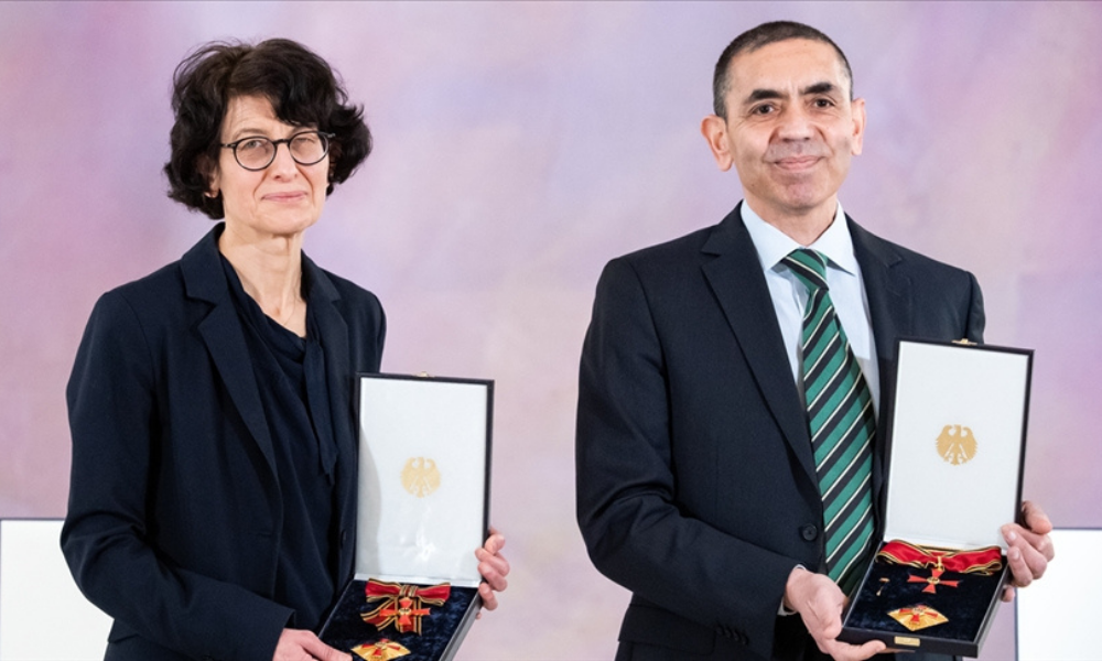 Uğur Şahin ve Özlem Türeci’ye “Alman Gelecek Ödülü”