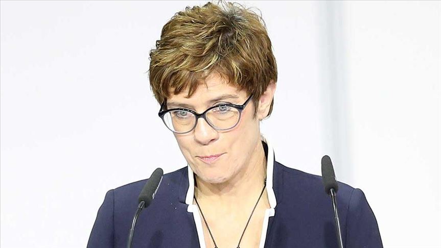 Eski Alman Bakan yeterince silahlanmadıkları için yakındı