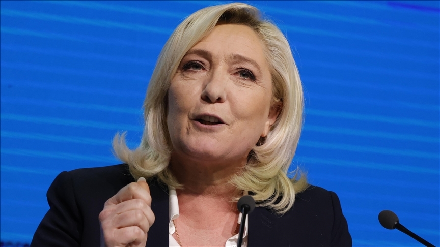 Seçim: Fransa’da aşırı sağcı Le Pen’e yumurtalı saldırı