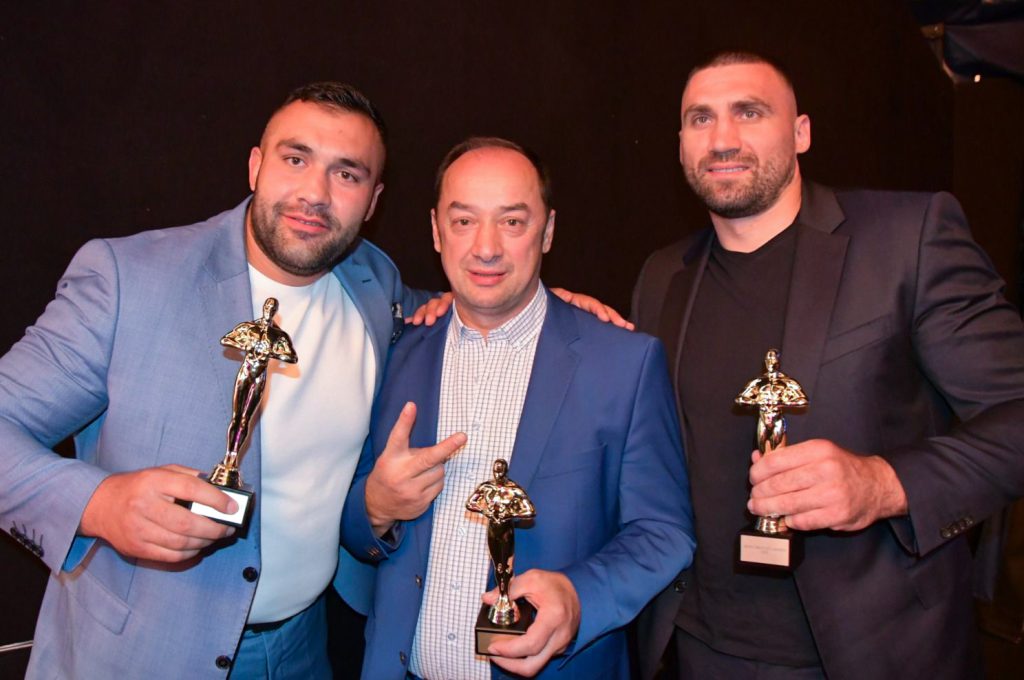 Almanya’nın en iyi antrenörü seçildi: Bülent Başer’e boksun Oskar’ı “Herqul” ödülü