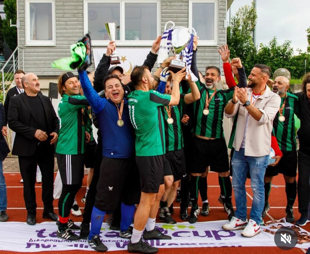 Tarkacup 2025 Yaz Futbol Festivali şampiyona Sirnau Esslingen: Dostluk ve dayanışma sahaya yansıdı