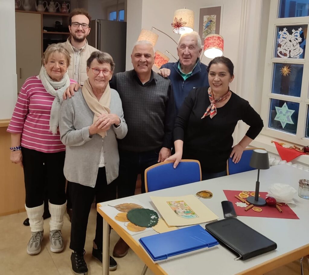 Noel pazarında ebru sergisi