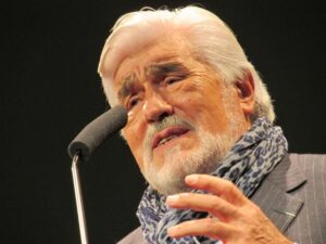 Kariyerinin zirvesinde üstlendiği Karl Marx rolü ona yakışmıştı