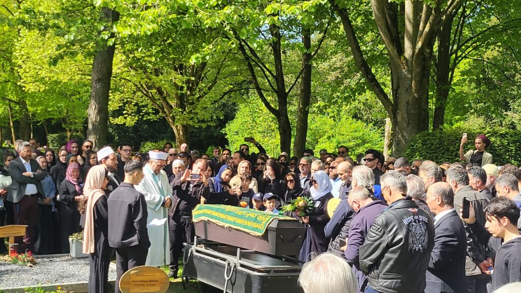 Arif Arslaner toprağa verildi: Son vedada duygu yüklü konuşmalar