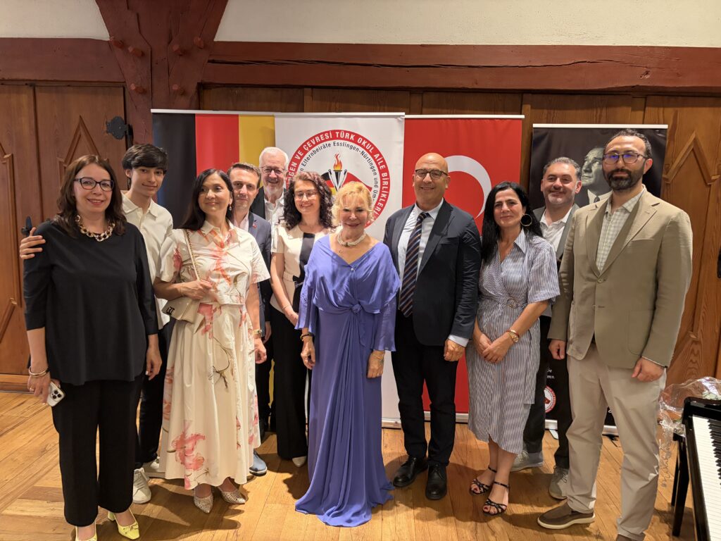Yaz konseri: Gülsin Onay Almanya’da dakikalarca ayakta alkışlandı